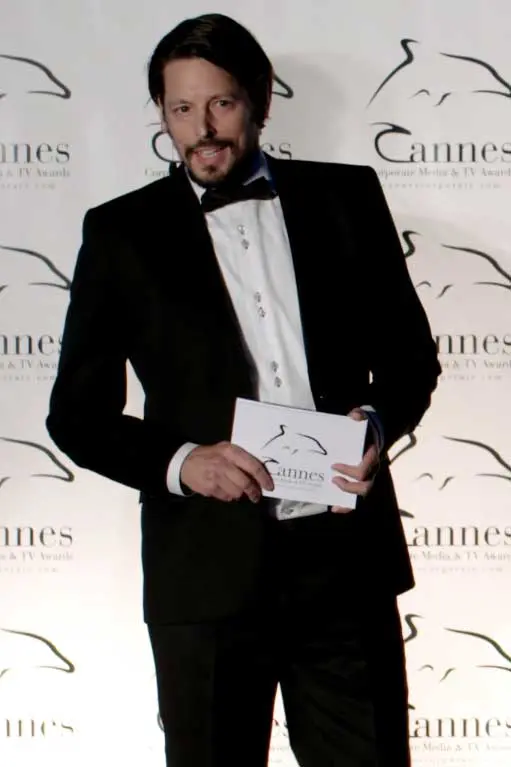 Fernando-Tiberini-Gala-Cannes-smoking-edel-kompetenz